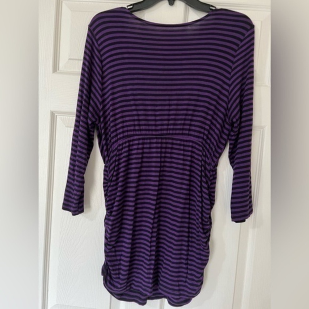 Motherhood Maternity v-neck pullover with ruched sides Size L large